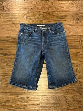 Levi’s Classic Bermuda Shorts Mid Rise Size 27